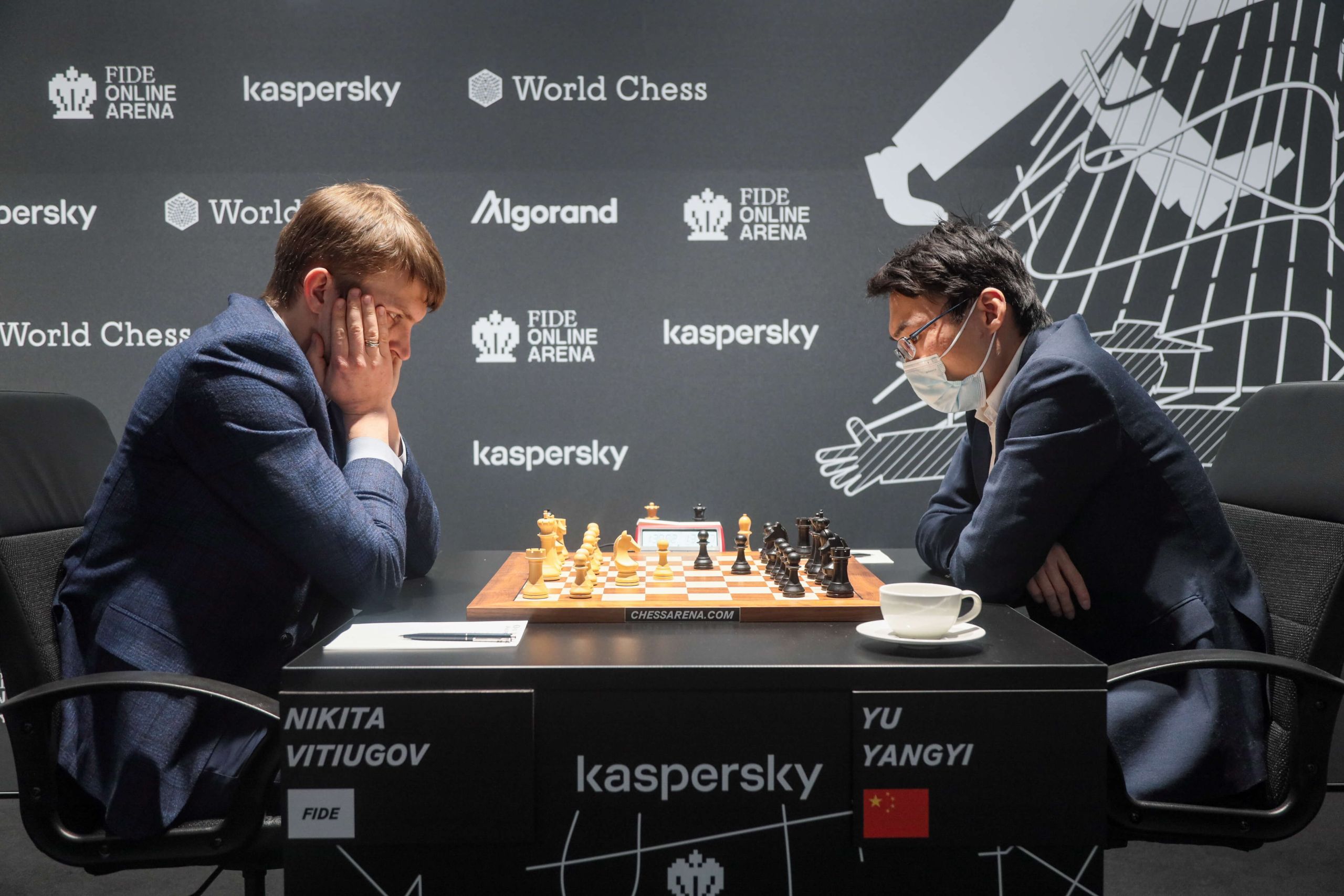 Round 2 of the FIDE Grand Prix in Berlin finished with 8 draws