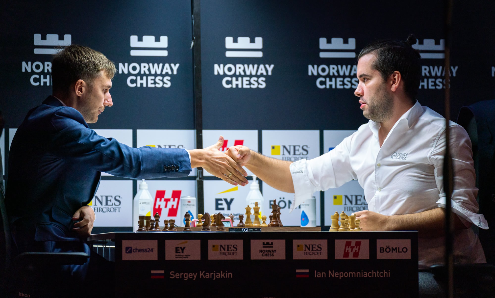 Magnus Carlsen defeats Ian Nepomniachtchi in Game 6 of World Chess