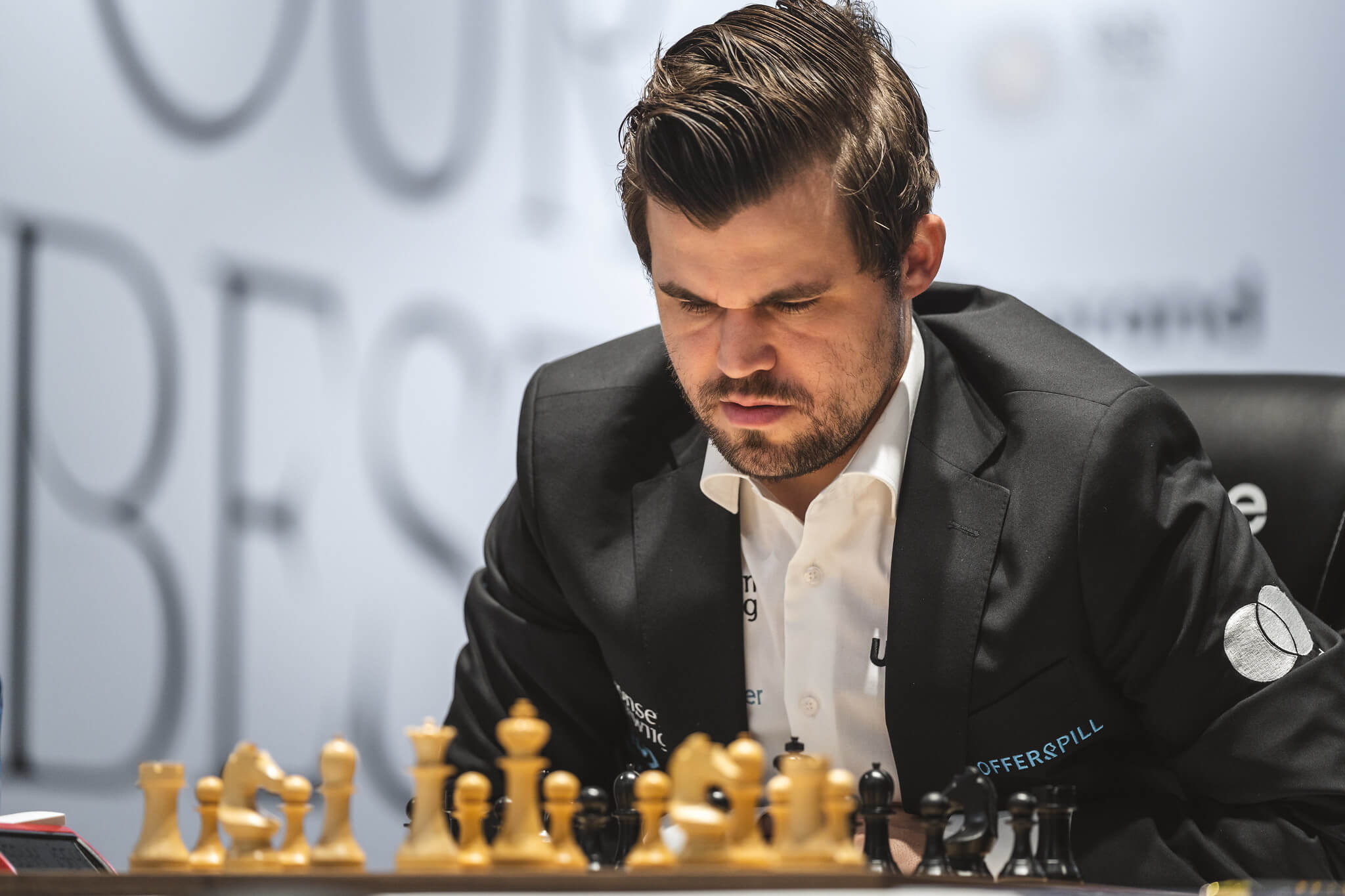 Chess.com on X: Magnus Carlsen blunders! 😮 Can you find Nepo's next move  to take advantage of Rd2?  / X