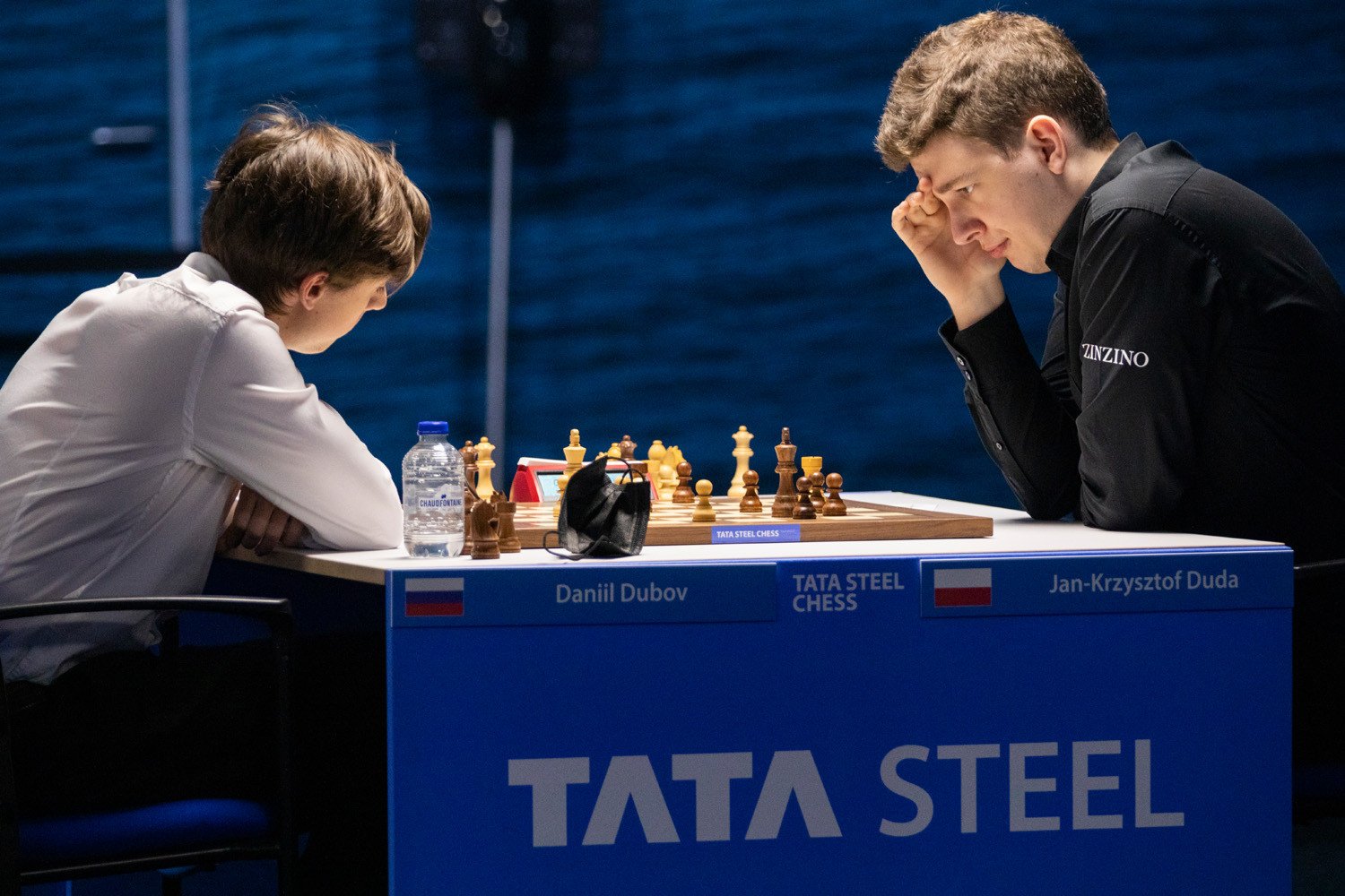Carlsen moves closer to the leader after 10 rounds of the Tata Steel  Masters