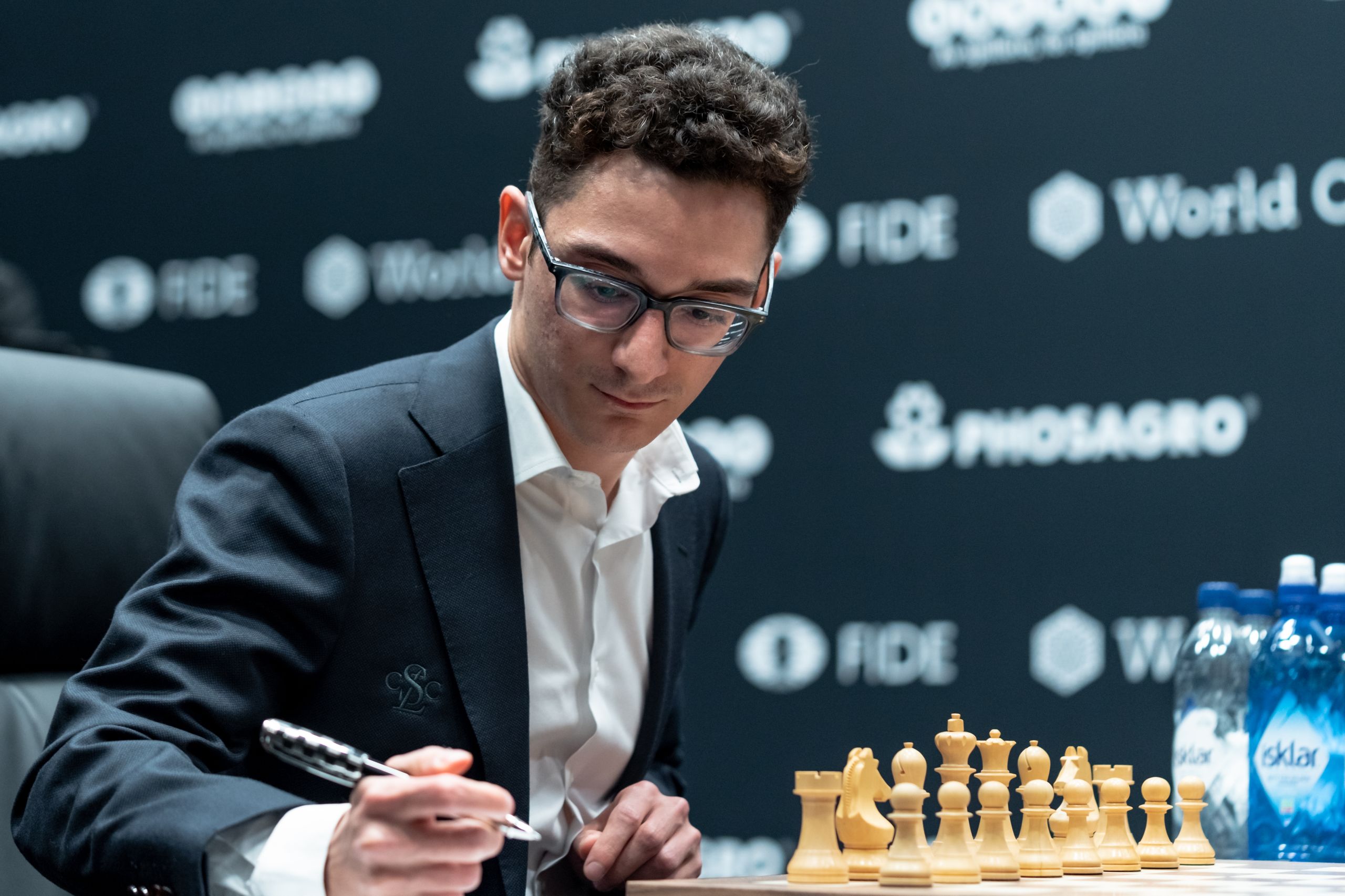 Firouzja defeats Fabiano Caruana. Claims it was an easy game! 🥶 #ches