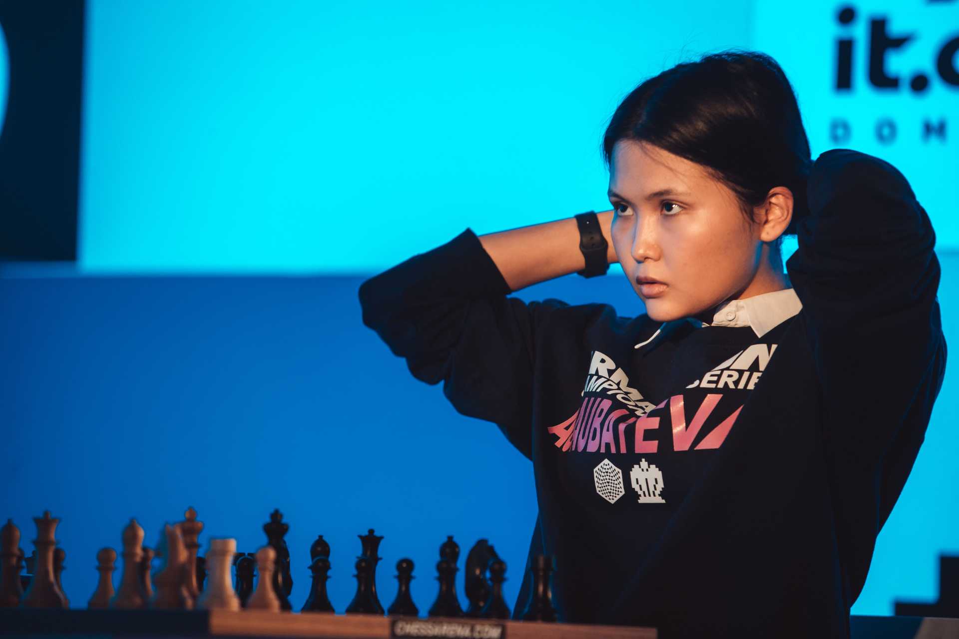 Bibisara Assaubayeva vence Mundial de Rápidas Feminino e Maxime